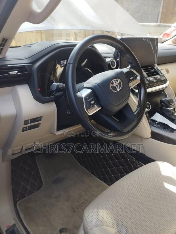 Toyota Land Cruiser 2023 Gold