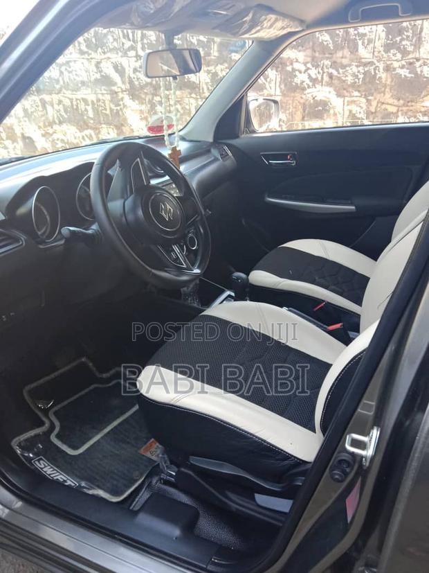 Suzuki Swift 2022 Gray