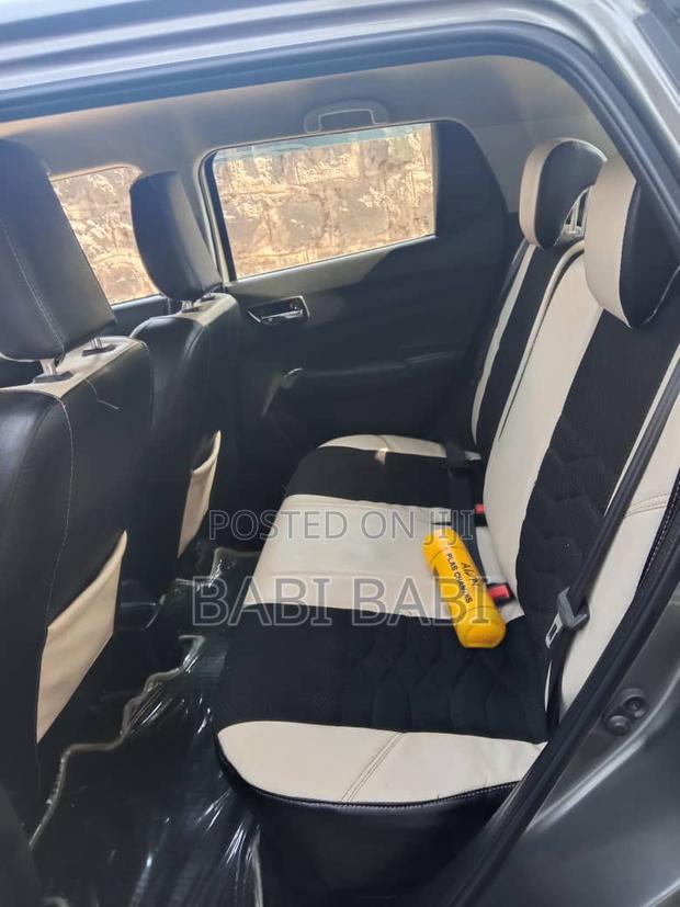 Suzuki Swift 2022 Gray