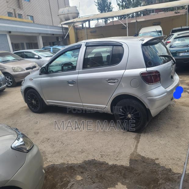 Toyota Vitz 2004 Silver