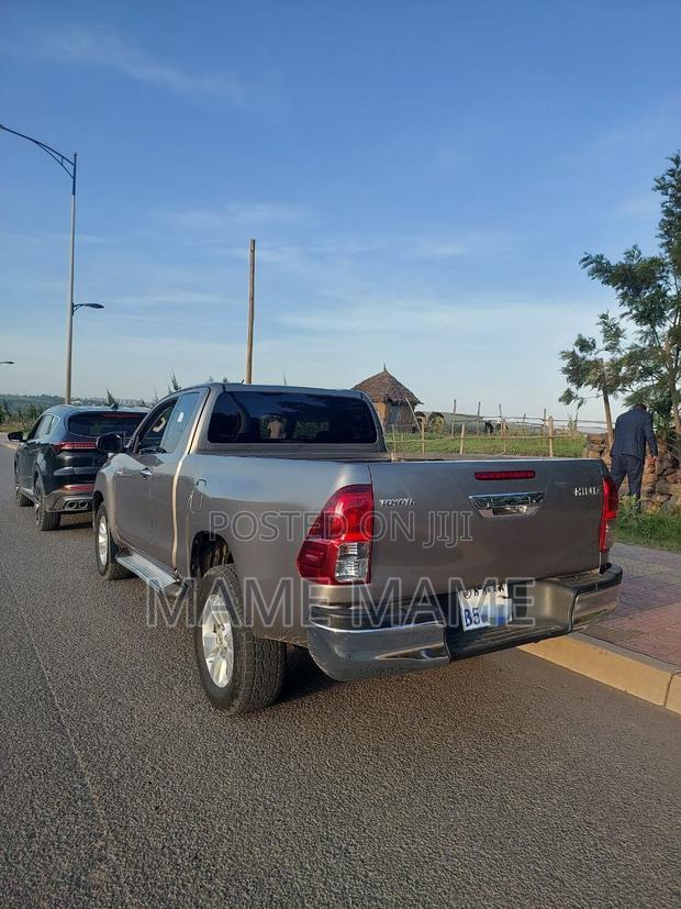 Toyota Hilux 2019 Silver