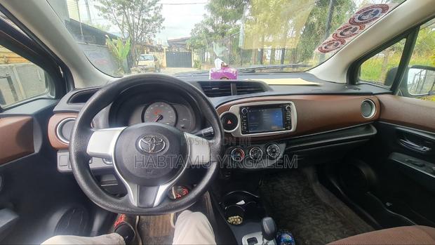 Toyota Yaris 2012 Brown