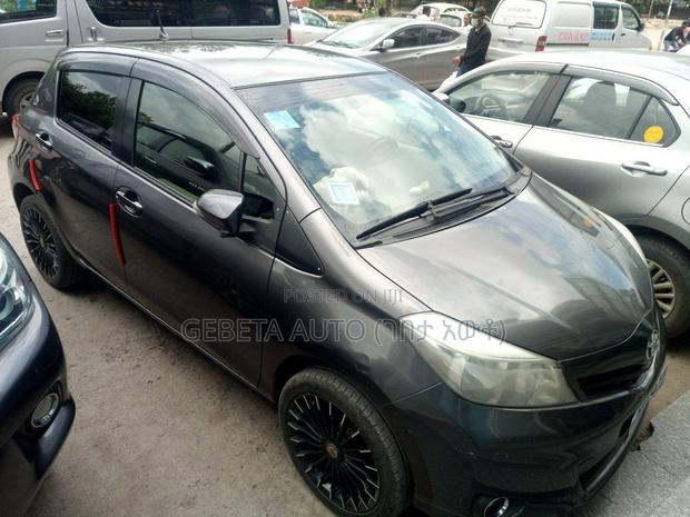 Toyota Yaris 2013 Silver