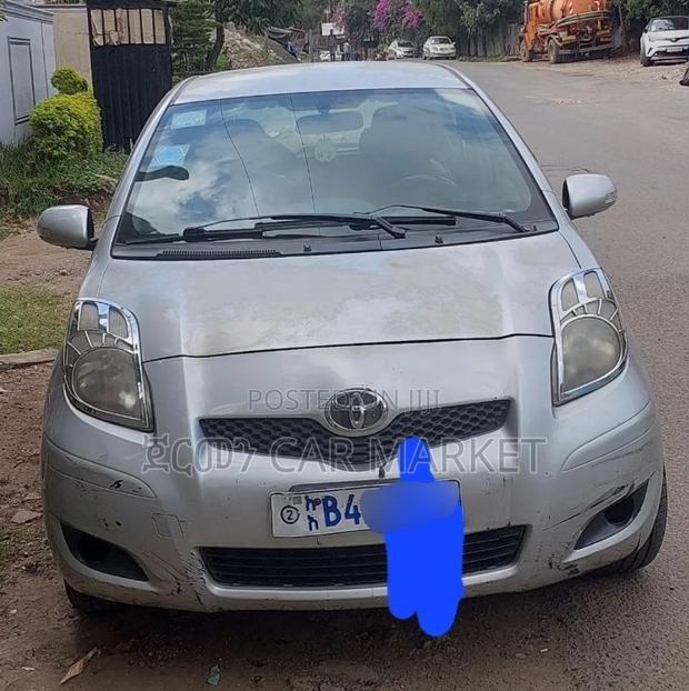 Toyota Yaris 2010 Silver