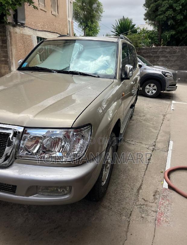 Toyota Land Cruiser 2006 Gold