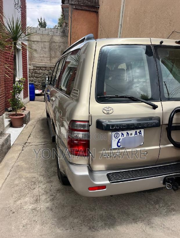 Toyota Land Cruiser 2006 Gold