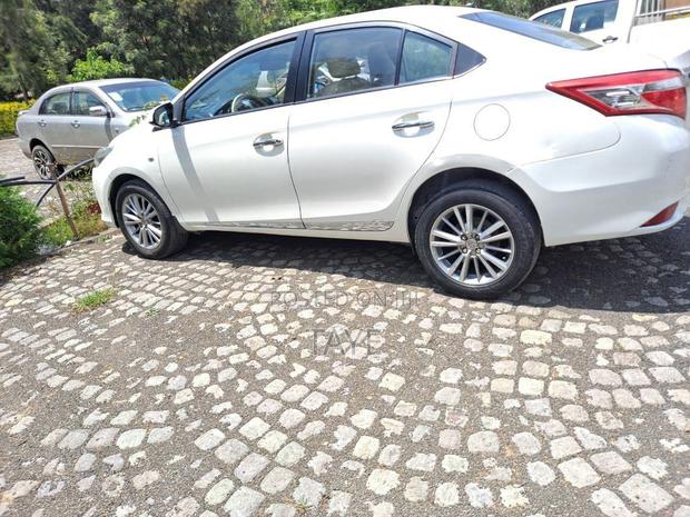 Toyota Yaris 2014 White