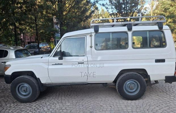 Toyota Land Cruiser 2007 White