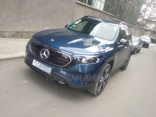 Mercedes-Benz E400 2022 Green