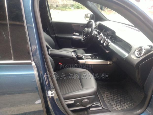 Mercedes-Benz E400 2022 Green