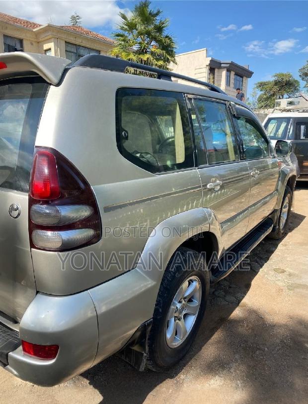 Toyota Land Cruiser 2005 Gold