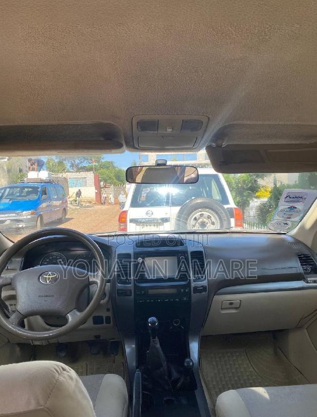 Toyota Land Cruiser 2005 Gold