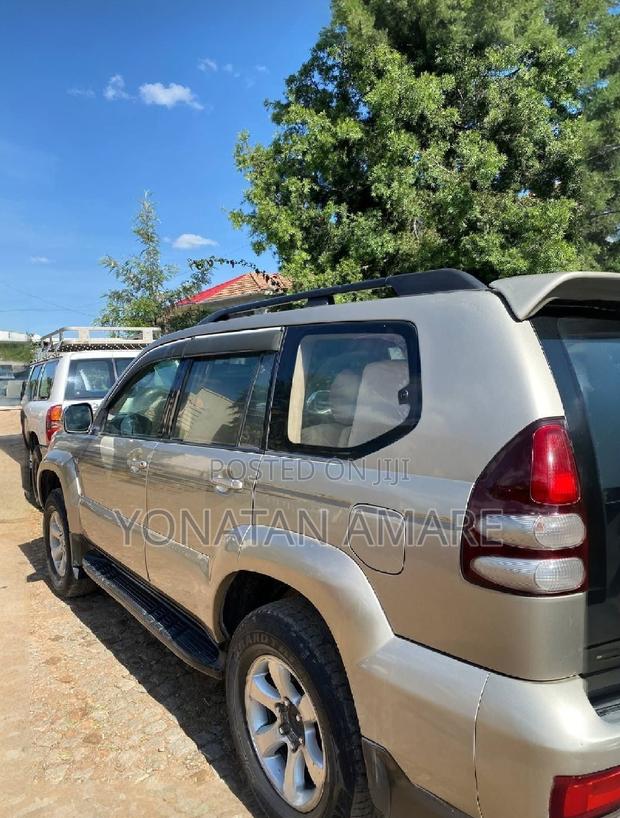 Toyota Land Cruiser 2005 Gold