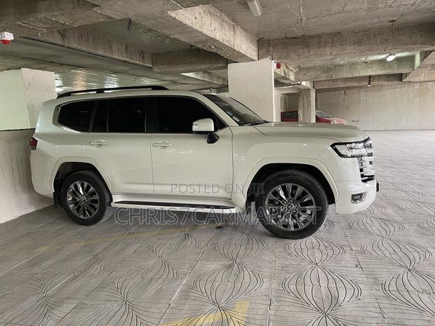 Toyota Land Cruiser 3.3 Diesel 4WD 2022 White