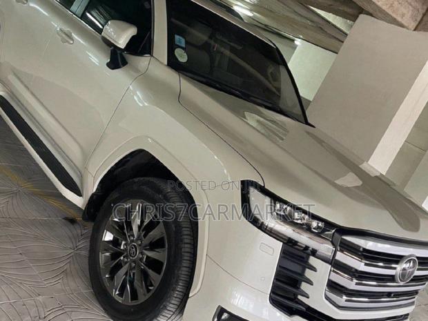 Toyota Land Cruiser 3.3 Diesel 4WD 2022 White