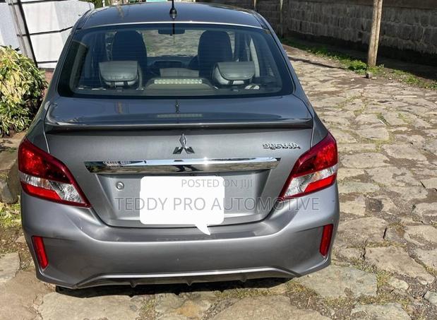 Mitsubishi Attrage 2022 Silver