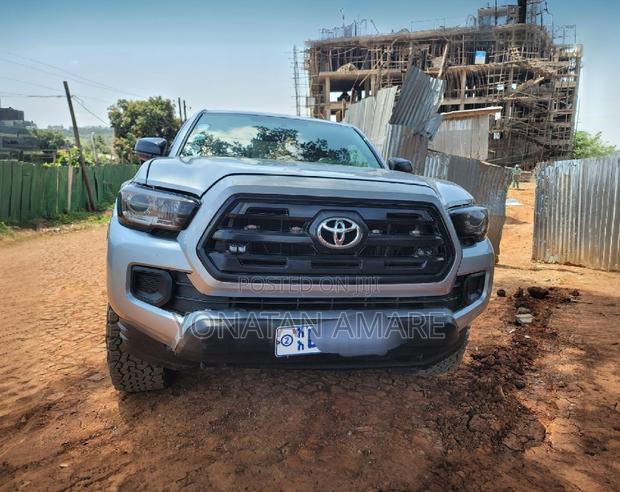 Toyota Tacoma 2018 Silver