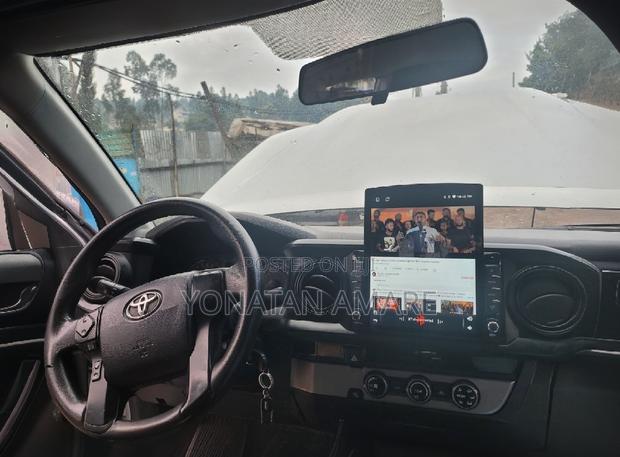 Toyota Tacoma 2018 Silver