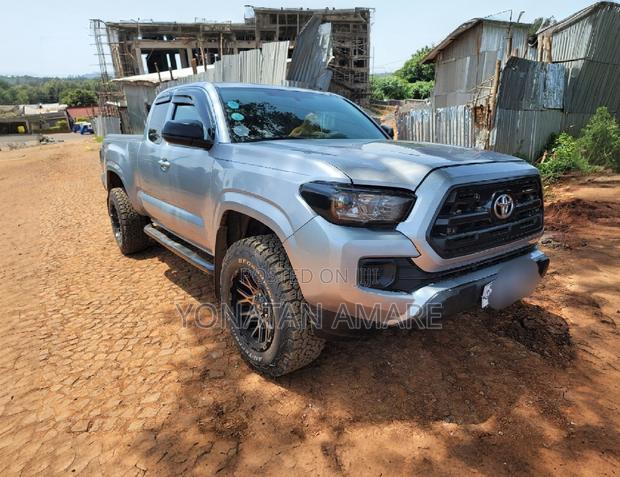 Toyota Tacoma 2018 Silver