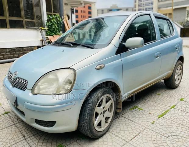 Toyota Vitz 2004 Blue