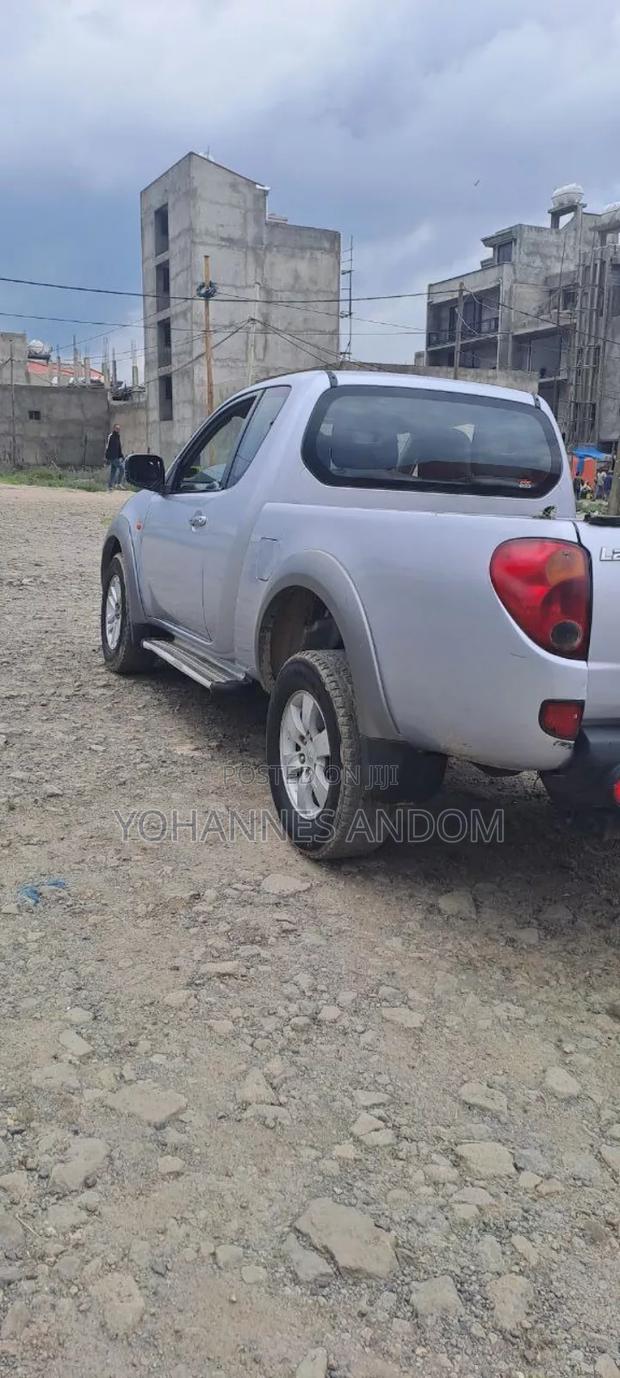 Mitsubishi L200 Club Cab 2.5 136hp 4WD 2007 Silver