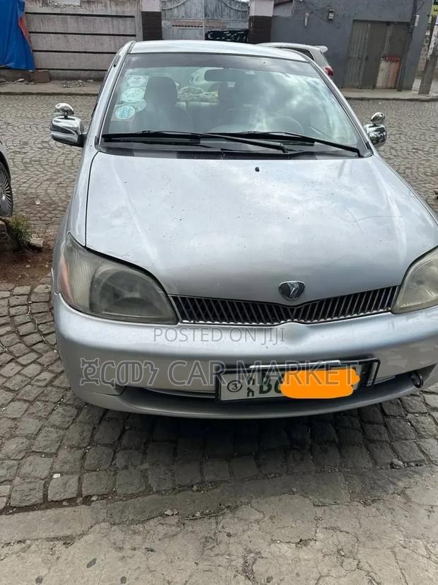 Toyota Platz 1.0 FWD 2001 Silver