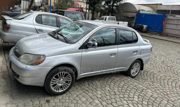 Toyota Platz 1.0 FWD 2001 Silver