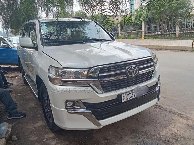 Toyota Land Cruiser 2013 White