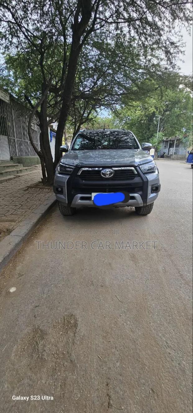 Toyota Hilux 2020 Silver
