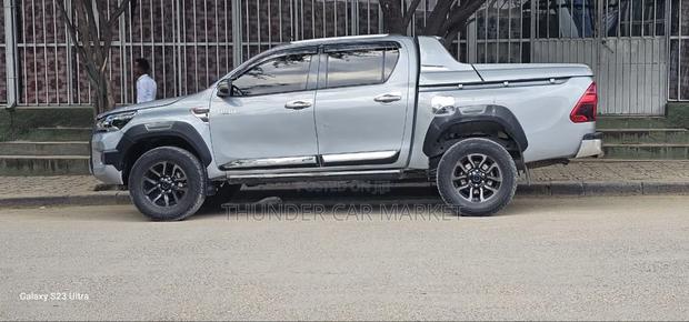 Toyota Hilux 2020 Silver