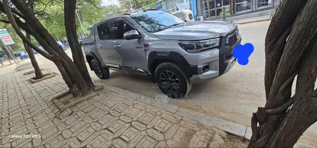Toyota Hilux 2020 Silver