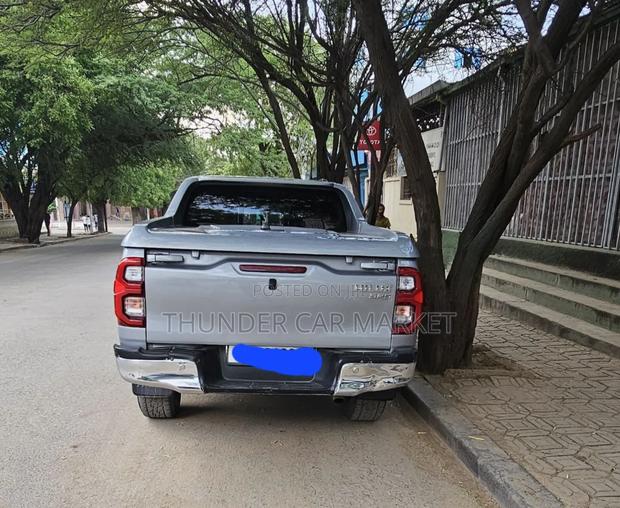 Toyota Hilux 2020 Silver