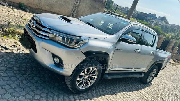 Toyota Hilux 2016 Silver