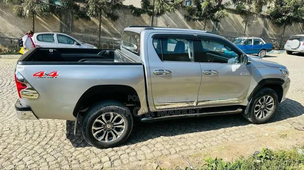 Toyota Hilux 2016 Silver