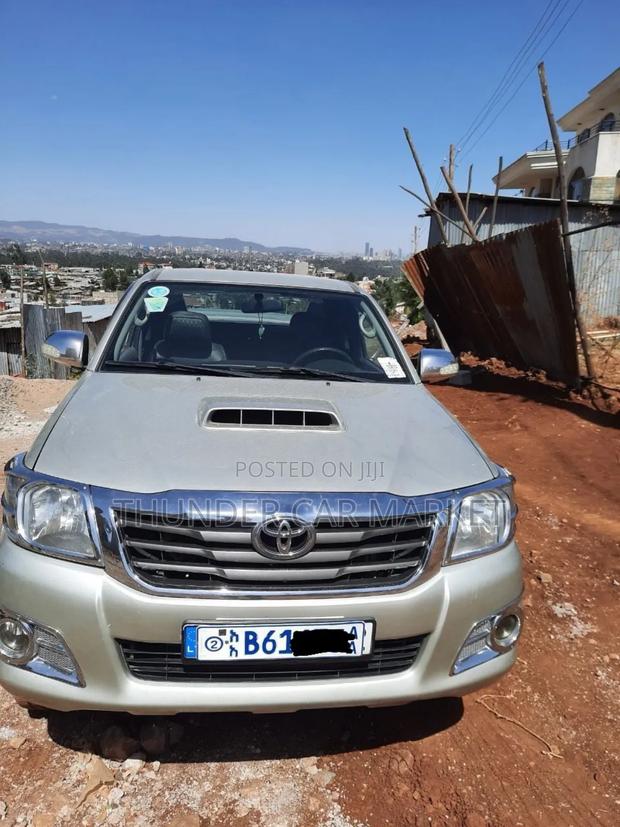 Toyota Hilux 2012 Silver