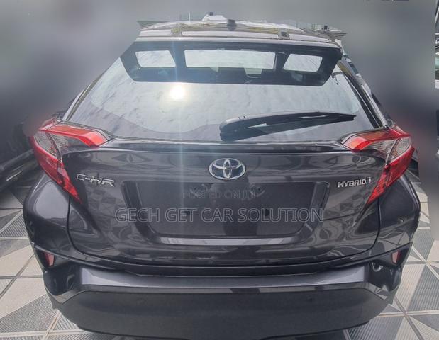 New Toyota C-HR 2024 Gray
