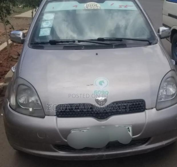 Toyota Vitz 2002 Gray