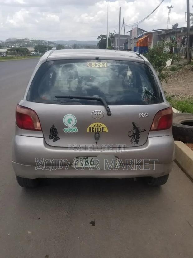 Toyota Vitz 2002 Gray
