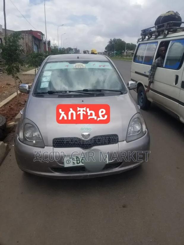 Toyota Vitz 2002 Gray