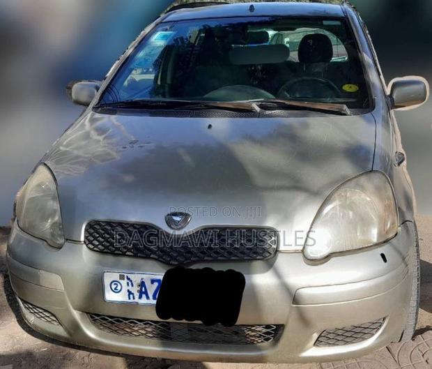 Toyota Vitz 2002 Gray