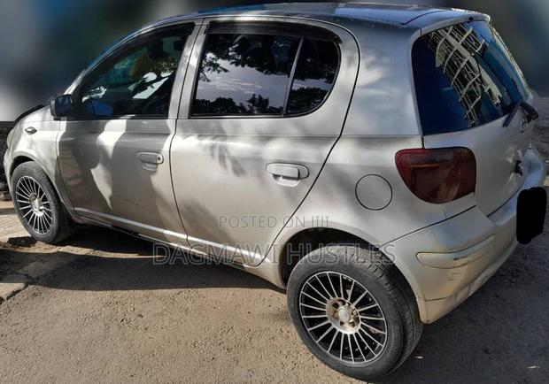Toyota Vitz 2002 Gray