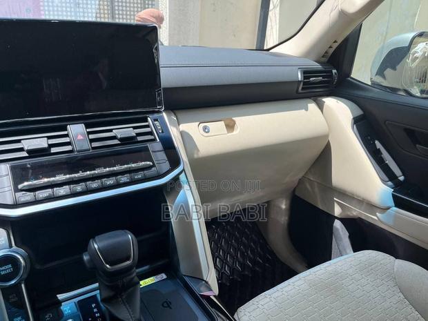 Toyota Land Cruiser 2023 Gold