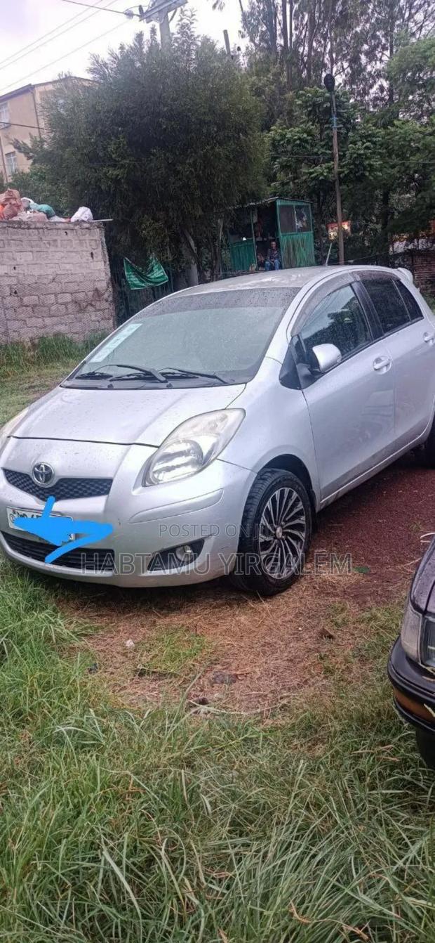 Toyota Yaris 2010 Silver