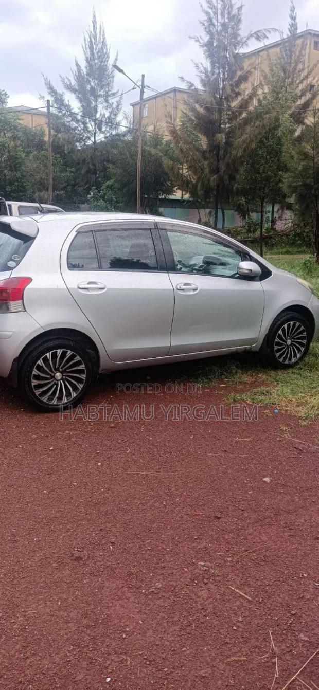 Toyota Yaris 2010 Silver