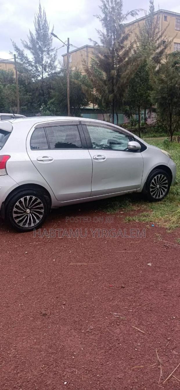 Toyota Yaris 2010 Silver