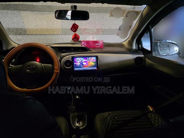 Toyota Yaris 2010 Silver