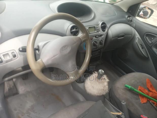 Toyota Vitz 1999 Silver