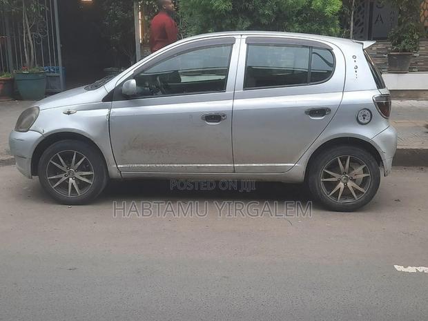 Toyota Vitz 2001 Silver