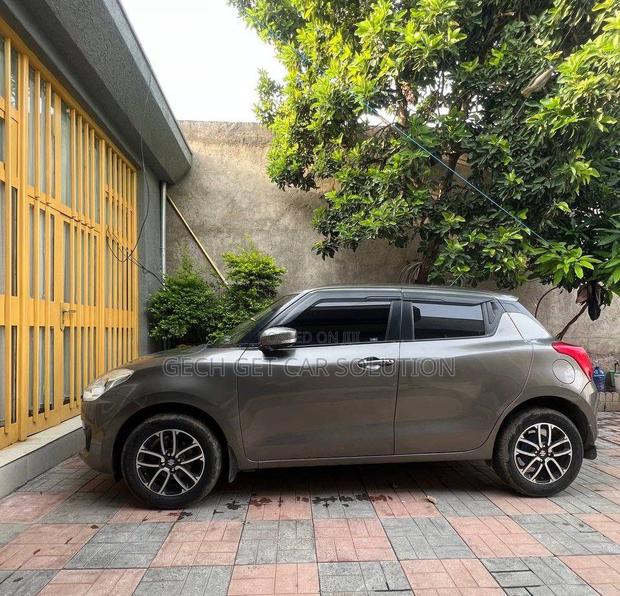 Suzuki Swift 2021 Gray