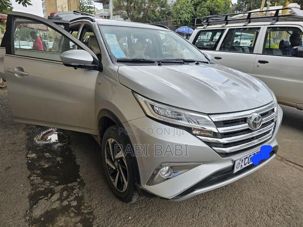Toyota Rush 2021 Silver